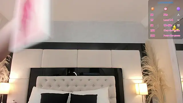 Snapshot of CarlaRossi_ chatting on October 2, 2025, 7:39 pm CarlaRossi online show from October 2, 2025, 7:39 pm