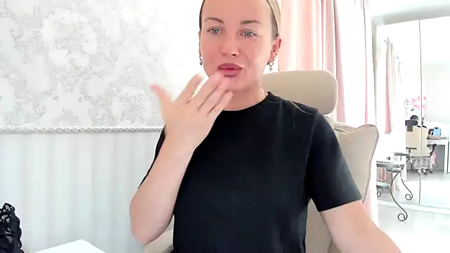 jennifer838 online show from June 25, 2026, 1:38 pm