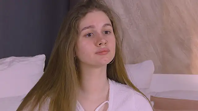 EllieHayes online show from March 15, 2026, 9:22 pm