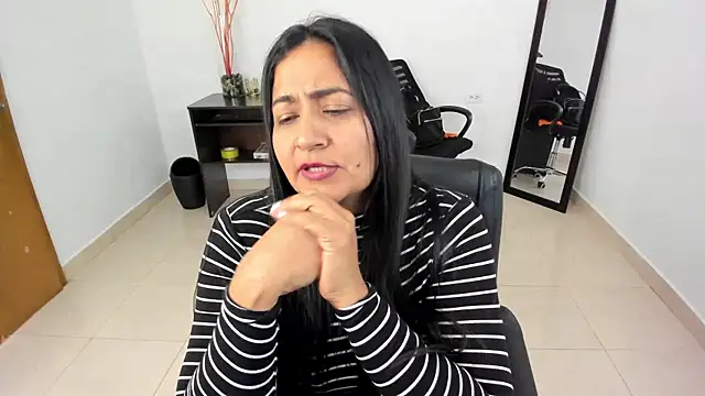 Snapshot of Adele_Sweett chatting on March 12, 2025, 7:14 pm Adele Sweett online show from March 12, 2025, 7:14 pm