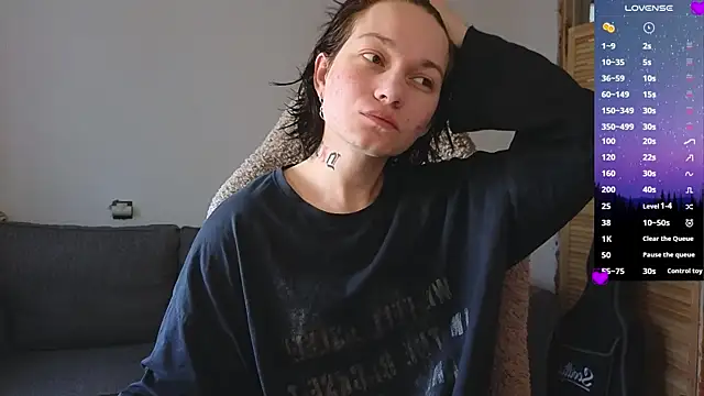 esajukyy online show from April 14, 2026, 4:17 am