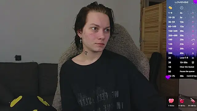 esajukyy online show from April 12, 2026, 1:25 pm