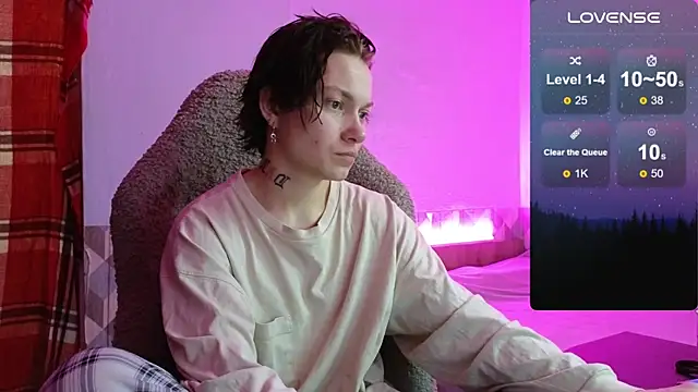 esajukyy online show from October 28, 2025, 5:56 pm