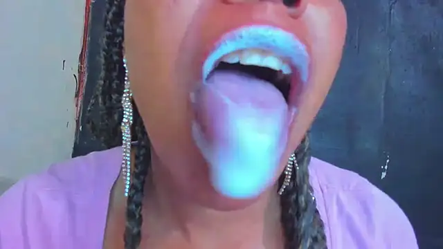 KamariaFyre online show from September 28, 2025, 11:01 pm