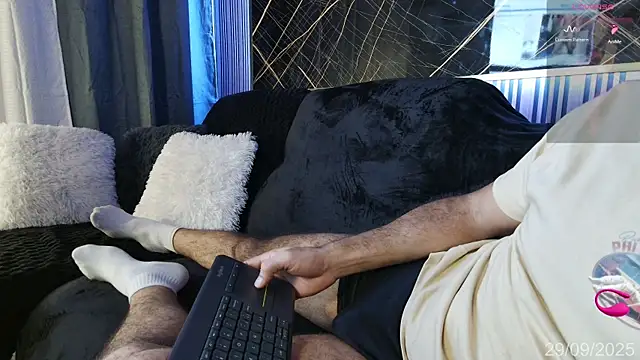 Snapshot of BEN_BLAZE chatting on September 29, 2025, 8:10 am BEN BLAZE online show from September 29, 2025, 8:10 am