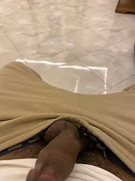 Snapshot of Lahcene chatting on December 1, 2025, 11:05 pm Lahcene online show from December 1, 2025, 11:05 pm