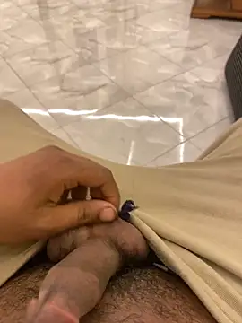 Snapshot of Lahcene chatting on November 30, 2025, 11:16 pm Lahcene online show from November 30, 2025, 11:16 pm