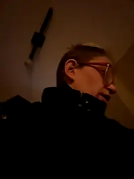 Snapshot of Stonermama666420 chatting on December 21, 2025, 3:47 pm Stonermama666420 online show from December 21, 2025, 3:47 pm