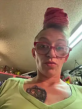 Stonermama666420 online show from April 18, 2026, 4:48 am