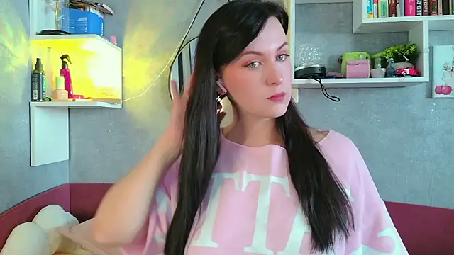 liya gorgeous online show from April 13, 2026, 7:23 am