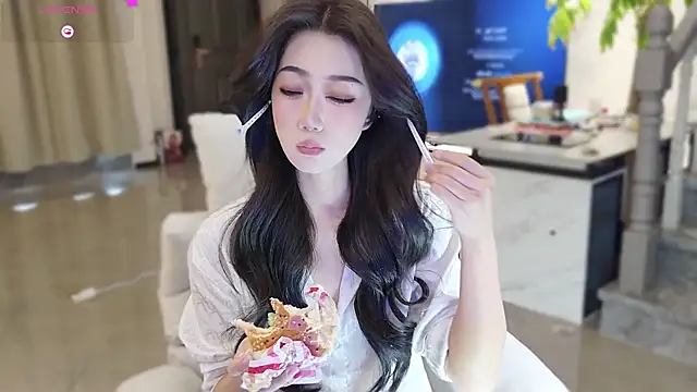 Snapshot of pinnnnnnk chatting on February 11, 2026, 11:48 pm pinnnnnnk online show from February 11, 2026, 11:48 pm