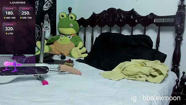 Snapshot of alexdesire chatting on February 12, 2025, 10:59 pm alexdesire online show from February 12, 2025, 10:59 pm