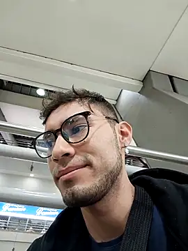 Snapshot of alexdesire chatting on October 17, 2025, 9:01 am alexdesire online show from October 17, 2025, 9:01 am