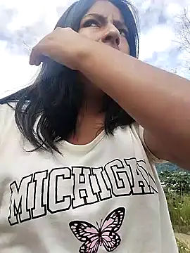 Danna-linyi online show from February 6, 2025, 2:37 pm