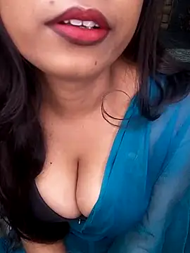 hinaa khan online show from November 9, 2025, 4:33 pm