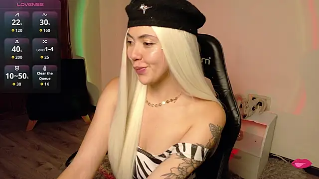 Snapshot of Aurora_Hotson chatting on November 11, 2025, 12:27 am Aurora Hotson online show from November 11, 2025, 12:27 am