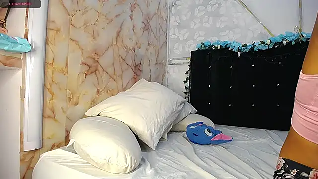 Snapshot of AmandaRobers chatting on November 19, 2025, 12:54 am AmandaRobers online show from November 19, 2025, 12:54 am