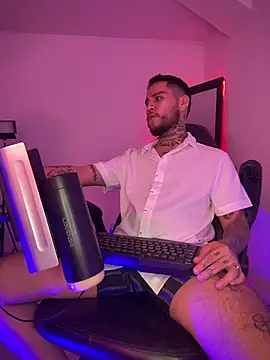 Junihn0 online show from December 16, 2025, 8:18 am