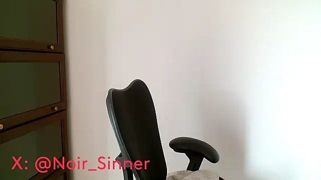 sinnernoir online show from April 18, 2026, 7:58 pm