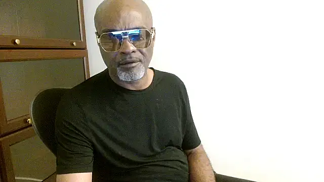 sinnernoir online show from April 18, 2026, 1:41 am