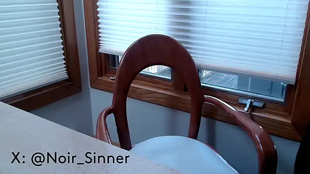 sinnernoir online show from November 12, 2025, 4:11 pm