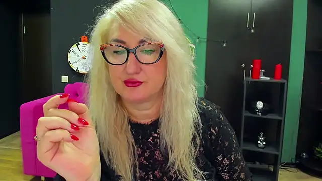 ChristyBrooks online show from September 20, 2025, 2:11 pm