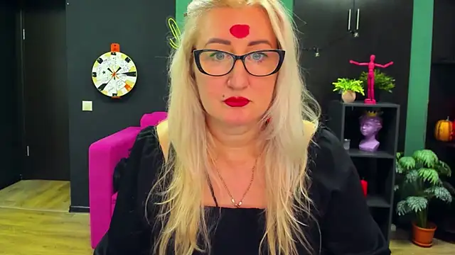 ChristyBrooks online show from March 4, 2025, 7:22 pm