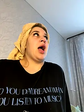 Snapshot of VikiDemi chatting on October 1, 2025, 1:37 pm VikiDemi online show from October 1, 2025, 1:37 pm