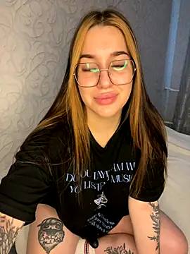 Snapshot of VikiDemi chatting on September 26, 2025, 6:53 am VikiDemi online show from September 26, 2025, 6:53 am