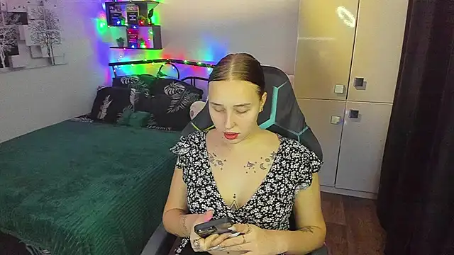 Snapshot of LinaTruly chatting on February 4, 2026, 9:54 pm LinaTruly online show from February 4, 2026, 9:54 pm