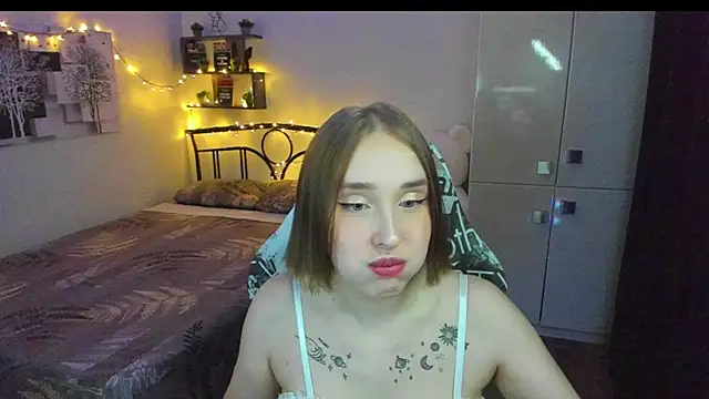 Snapshot of LinaTruly chatting on June 9, 2026, 8:54 pm LinaTruly online show from June 9, 2026, 8:54 pm