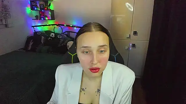 Snapshot of LinaTruly chatting on February 9, 2026, 10:19 pm LinaTruly online show from February 9, 2026, 10:19 pm