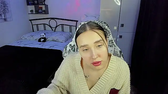 Snapshot of LinaTruly chatting on November 10, 2025, 9:53 pm LinaTruly online show from November 10, 2025, 9:53 pm