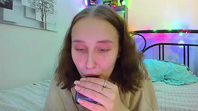 LinaTruly online show from March 26, 2026, 10:18 pm