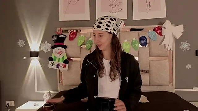 jolie lov online show from November 22, 2025, 1:10 pm