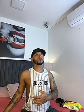 Snapshot of Robin_Rief chatting on February 12, 2026, 4:45 am Robin Rief online show from February 12, 2026, 4:45 am