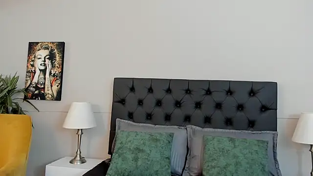 Robin Rief online show from October 18, 2025, 3:41 am