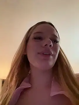 Snapshot of NicoleCut chatting on March 2, 2025, 12:20 am NicoleCut online show from March 2, 2025, 12:20 am