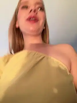 Snapshot of NicoleCut chatting on March 17, 2025, 12:04 pm NicoleCut online show from March 17, 2025, 12:04 pm