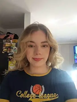 Snapshot of NicoleCut chatting on May 25, 2026, 8:57 am NicoleCut online show from May 25, 2026, 8:57 am