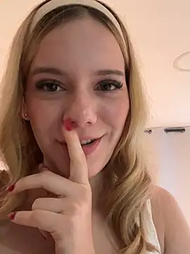 Snapshot of NicoleCut chatting on March 7, 2025, 10:56 am NicoleCut online show from March 7, 2025, 10:56 am