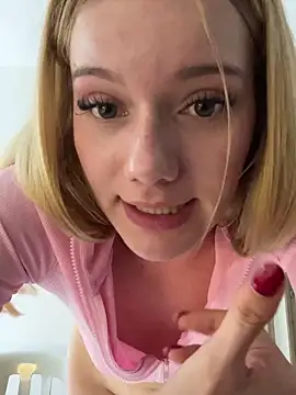Snapshot of NicoleCut chatting on February 18, 2025, 5:09 pm NicoleCut online show from February 18, 2025, 5:09 pm