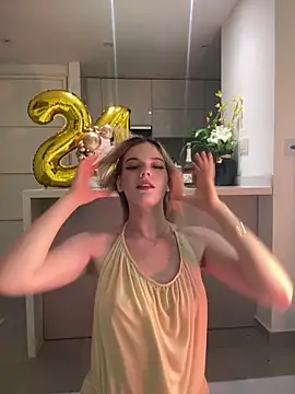 Snapshot of NicoleCut chatting on February 10, 2026, 11:59 pm NicoleCut online show from February 10, 2026, 11:59 pm