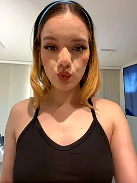 Snapshot of NicoleCut chatting on November 16, 2025, 11:26 am NicoleCut online show from November 16, 2025, 11:26 am