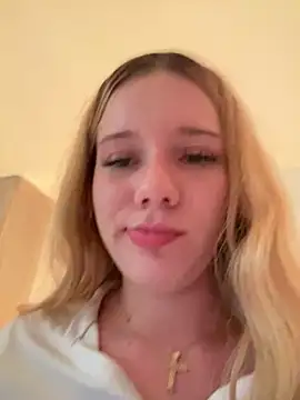 Snapshot of NicoleCut chatting on February 25, 2025, 10:48 am NicoleCut online show from February 25, 2025, 10:48 am