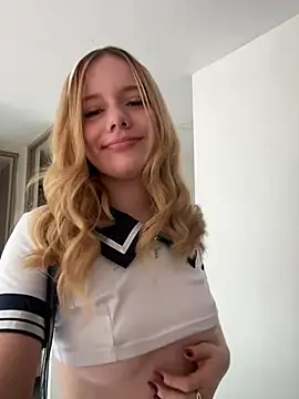 Snapshot of NicoleCut chatting on March 13, 2025, 2:01 pm NicoleCut online show from March 13, 2025, 2:01 pm