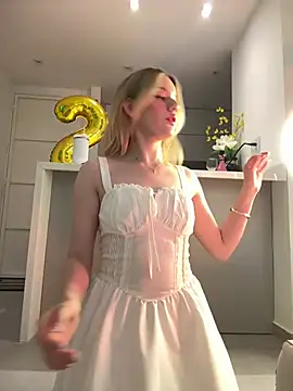 Snapshot of NicoleCut chatting on February 10, 2026, 11:42 am NicoleCut online show from February 10, 2026, 11:42 am