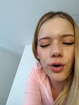Snapshot of NicoleCut chatting on February 18, 2025, 2:06 pm NicoleCut online show from February 18, 2025, 2:06 pm
