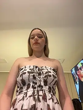 Snapshot of NicoleCut chatting on October 16, 2025, 10:45 am NicoleCut online show from October 16, 2025, 10:45 am