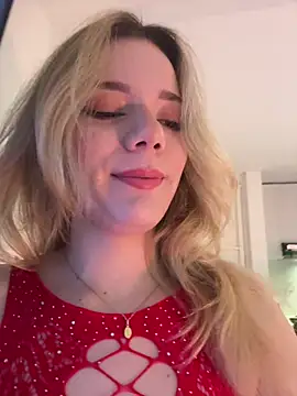 Snapshot of NicoleCut chatting on February 17, 2026, 10:01 am NicoleCut online show from February 17, 2026, 10:01 am